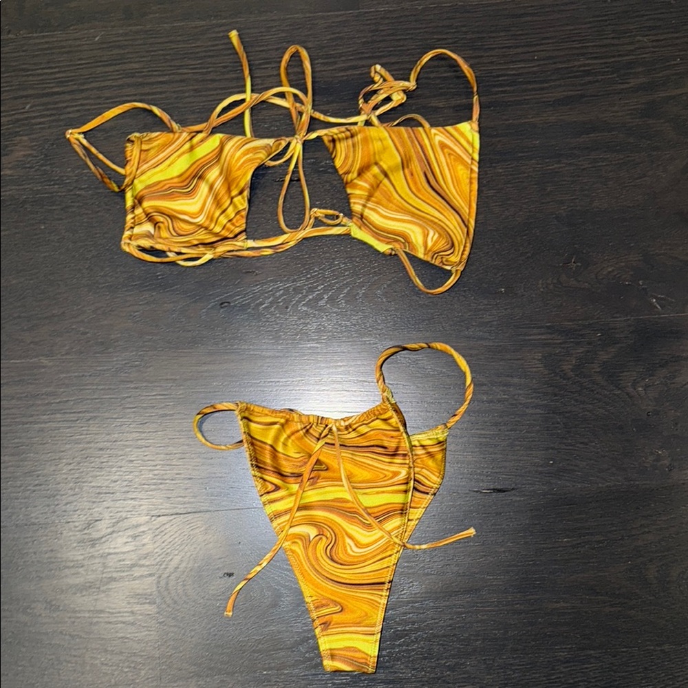 Oh Polly ISLAND HIDEOUT
CUT OUT UNDERBUST BIKINI TOP & bottom IN OLIVE PRINT